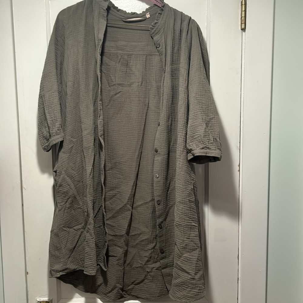 Olive Green textured long sleeveless tank with Jacket - Picture 5 of 6